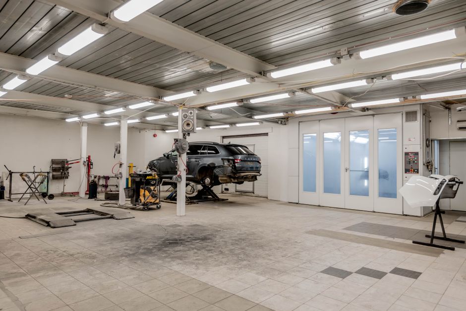 auto body repair shop